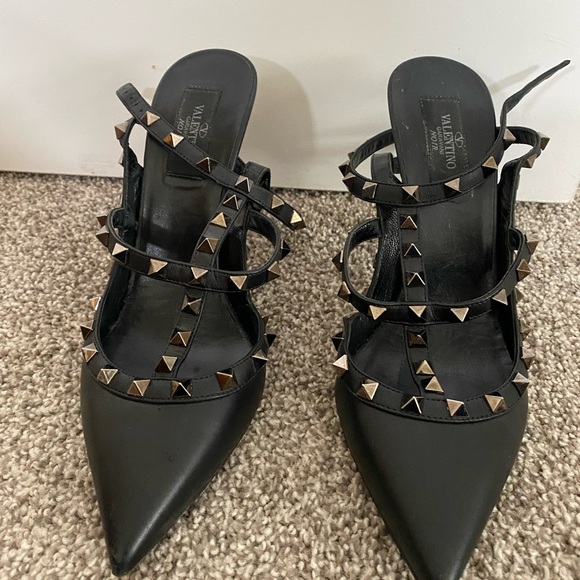 Valentino Shoes - Valentino Rockstud 4” heels - Black size 40